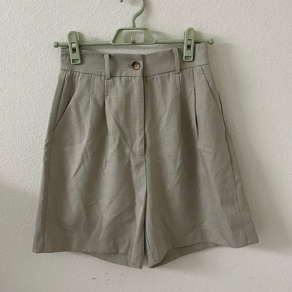 New modref light brown houndstooth super high waisted shorts size small